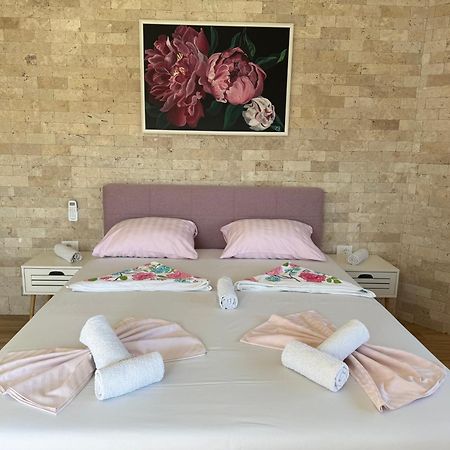 Gjinaj Apartments ウルツィニ エクステリア 写真