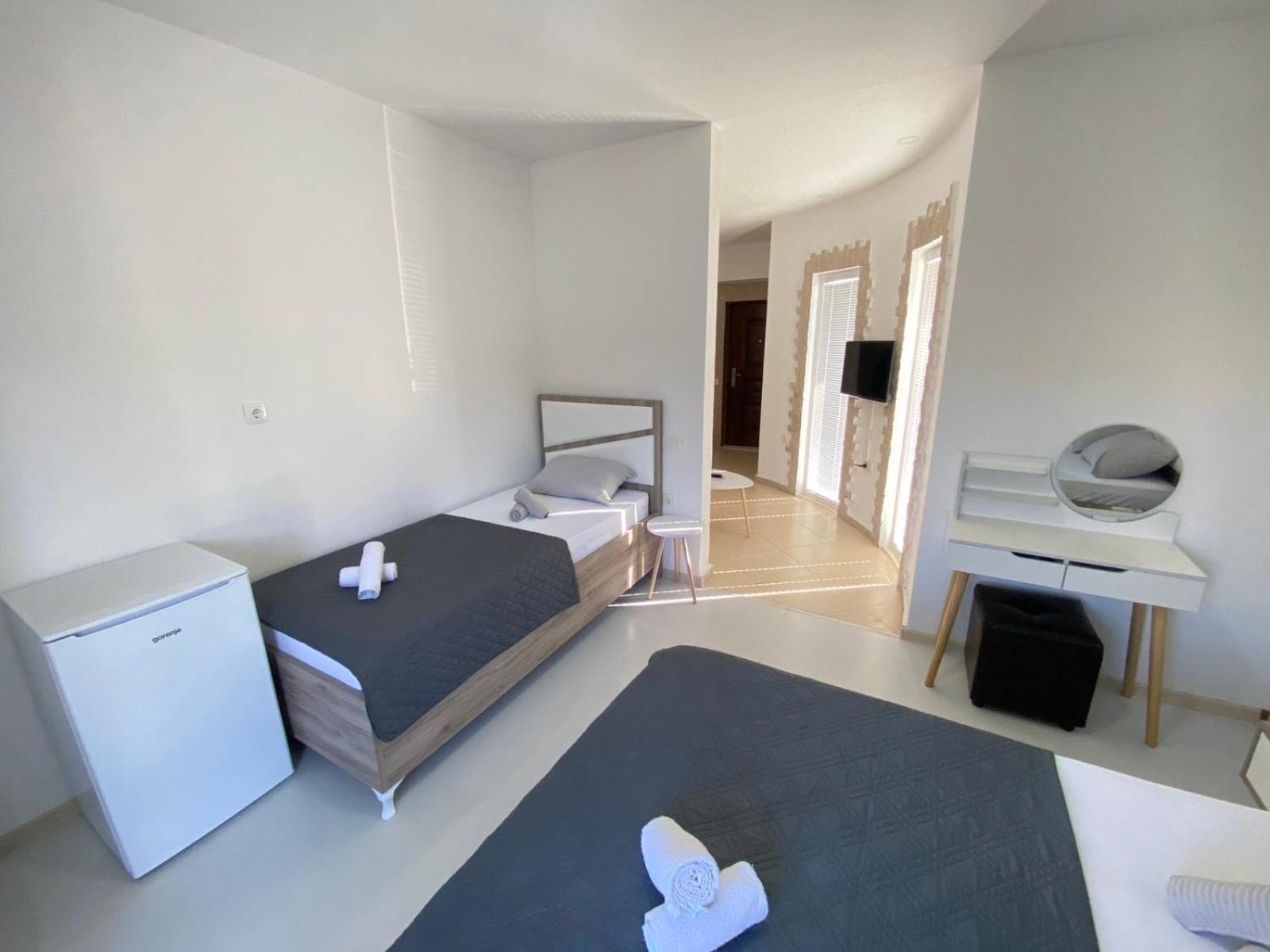 Gjinaj Apartments ウルツィニ エクステリア 写真
